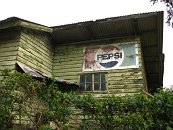 Vesnice, do které jsme se dostali, byla poslední, kam se dalo dojet autem po asfaltu.