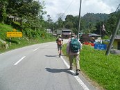 Nakonec se to však povedlo a my sjeli skoro 900 výškových metrů do místa zvaného 19. míle. Je to známá &#34;broukařská&#34; lokalita a zároveň by tu měla být pěkná koupačka, uvidíme:)