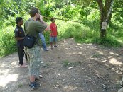 Tady si zkusili, jak se střílí jedovaté šípy z foukačky:)