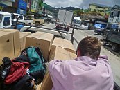 A zase mezi balíkama zpáky. Občas to nebylo úplně bezpečné:)