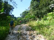 Lokalita byla poměrně daleko od Tanar Raty, takže plán byl vzít stan a jet na dva dny. Proto ty větší batohy.